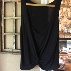 Zyia tank. Twist hem